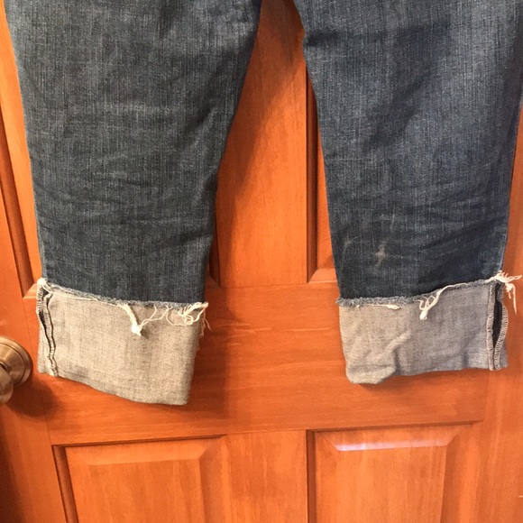 Simply Vera Wang distressed denim capris, great condition! - Picture 6 of 8